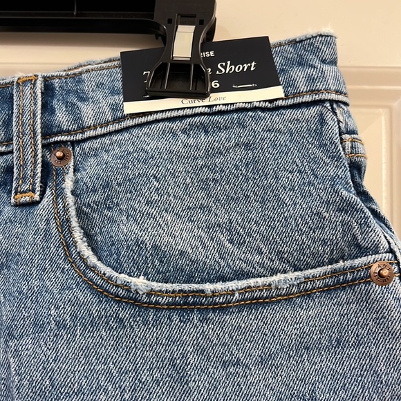 Abercrombie & Fitch ladies Jean shorts - Picture 3 of 11